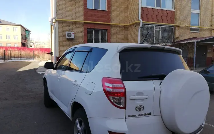 Toyota RAV4 2011 годаfor8 300 000 тг. в Актобе