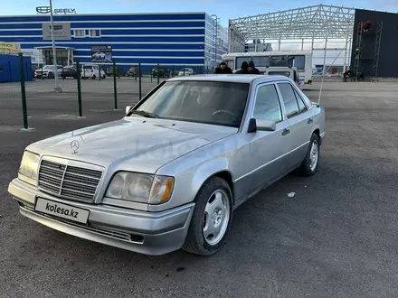 Mercedes-Benz E 220 1995 года за 2 200 000 тг. в Караганда