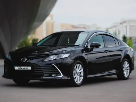 Toyota Camry 2023 года за 20 300 000 тг. в Астана