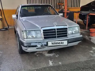 Mercedes-Benz E 230