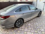 Hyundai Sonata 2018 года за 8 200 000 тг. в Атырау – фото 2