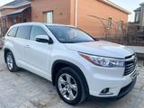 Toyota Highlander 2015 года за 11 600 000 тг. в Жанаозен