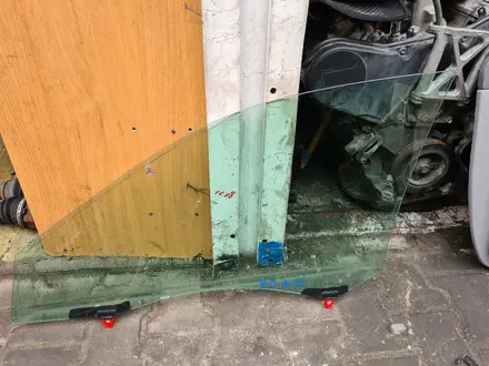 Стекло передних и задних дверей, глухое стекло за 7 000 тг. в Алматы – фото 5