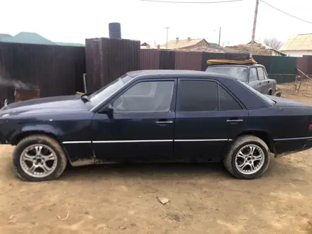 Mercedes-Benz E 230 1992 года за 750 000 тг. в Айтеке би – фото 2