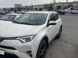 Toyota RAV4 2018 года за 11 500 000 тг. в Актау
