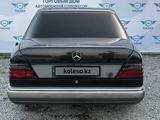 Mercedes-Benz E 230 1991 года за 1 900 000 тг. в Шымкент – фото 4