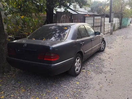 Mercedes-Benz E 280 1998 года за 1 800 000 тг. в Алматы – фото 2