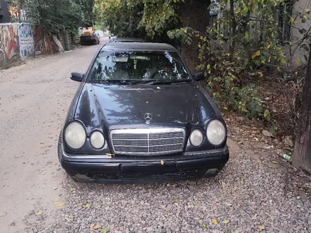 Mercedes-Benz E 280 1998 года за 1 800 000 тг. в Алматы