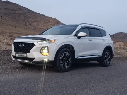 Hyundai Santa Fe 2019 года за 13 200 000 тг. в Алматы