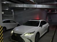 Lexus ES 250 2018 года за 22 800 000 тг. в Алматы