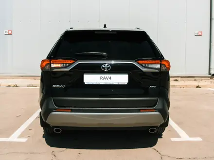 Toyota RAV4 Prestige 2023 года за 20 590 000 тг. в Актау – фото 4