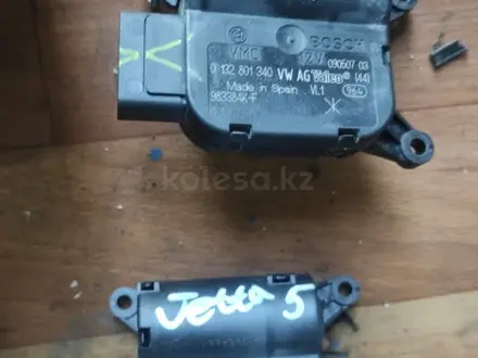 Моторчик печки отопителя ПРАВЫЙ РУЛЬ VW Passat B5 B6 Jetta 5 Transporter T4 за 10 000 тг. в Алматы – фото 6