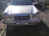 Mercedes-Benz E 200 1996 года за 2 400 000 тг. в Астана