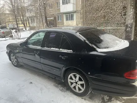 Mercedes-Benz E 200 1996 года за 2 150 000 тг. в Караганда – фото 2