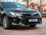 Toyota Camry 2015 года за 14 300 000 тг. в Астана – фото 3