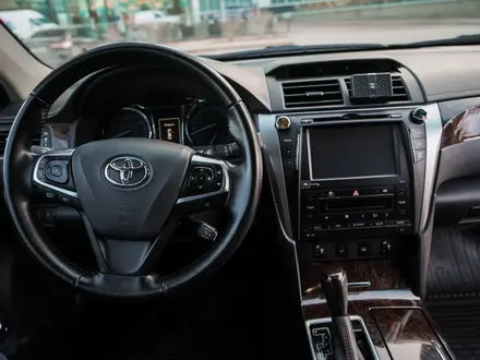 Toyota Camry 2015 года за 14 300 000 тг. в Астана – фото 18