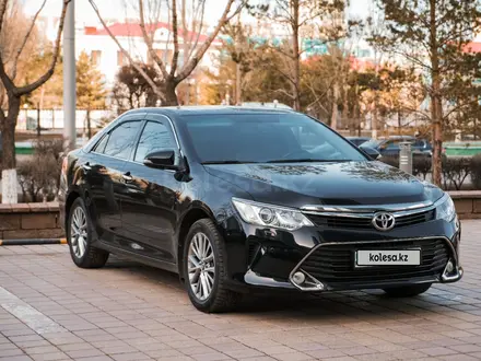 Toyota Camry 2015 года за 14 300 000 тг. в Астана