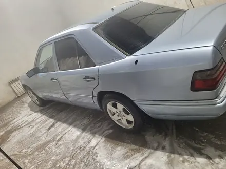 Mercedes-Benz E 280 1993 года за 2 200 000 тг. в Алматы – фото 3