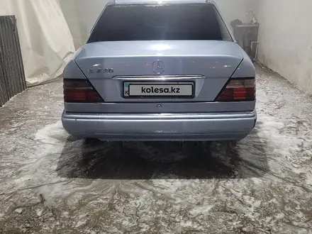 Mercedes-Benz E 280 1993 года за 2 200 000 тг. в Алматы – фото 4