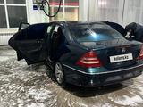 Mercedes-Benz C 240 2001 года за 2 500 000 тг. в Семей – фото 2