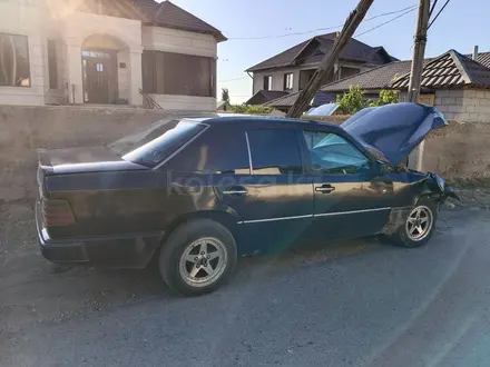 Mercedes-Benz E 220 1995 года за 1 100 000 тг. в Шымкент