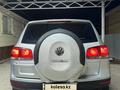 Volkswagen Touareg 2006 года за 4 800 000 тг. в Алматы – фото 2
