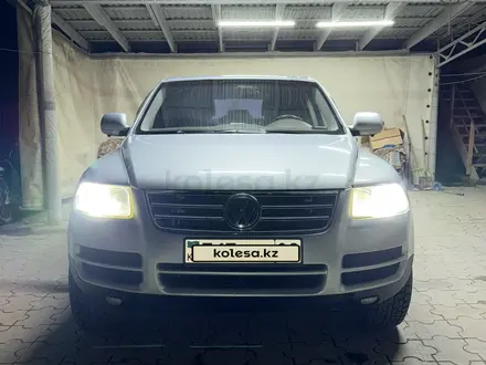 Volkswagen Touareg 2006 года за 4 800 000 тг. в Алматы