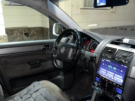 Volkswagen Touareg 2006 года за 4 800 000 тг. в Алматы – фото 4