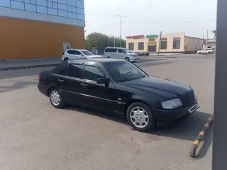 Mercedes-Benz C 230