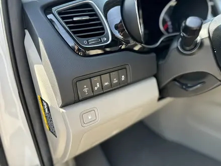 Kia Carnival 2018 года за 12 500 000 тг. в Алматы – фото 17