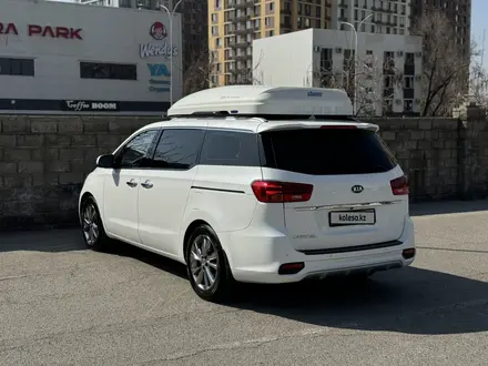 Kia Carnival 2018 года за 12 500 000 тг. в Алматы – фото 4