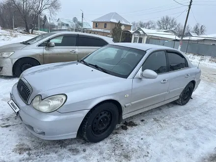 Hyundai Sonata 2005 года за 2 100 000 тг. в Уральск – фото 2