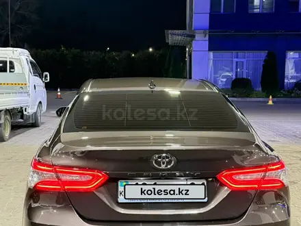 Toyota Camry 2021 года за 14 500 000 тг. в Алматы – фото 4
