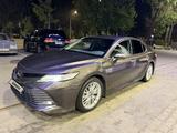 Toyota Camry 2021 года за 14 500 000 тг. в Алматы – фото 2