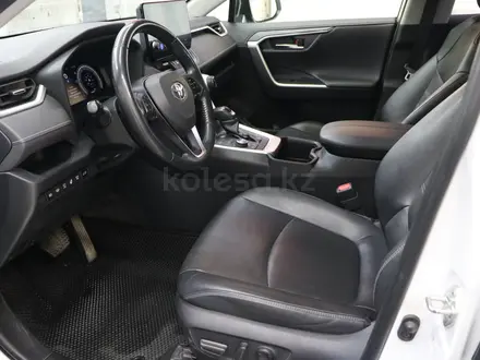 Toyota RAV4 Luxe+ 2022 года за 15 920 000 тг. в Астана – фото 12