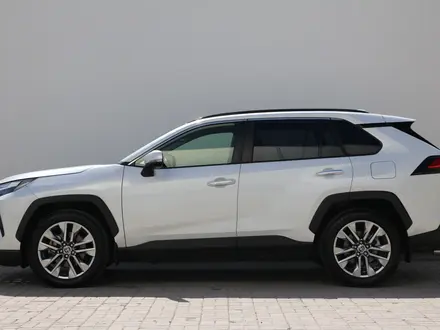 Toyota RAV4 Luxe+ 2022 года за 15 920 000 тг. в Астана – фото 3