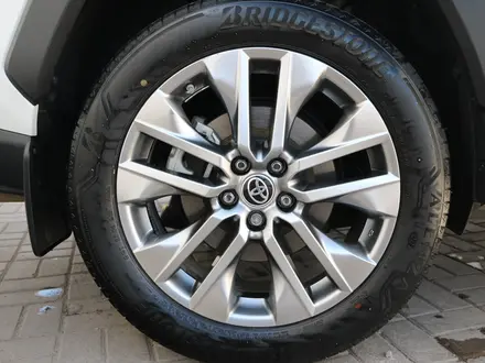 Toyota RAV4 Luxe+ 2022 года за 15 920 000 тг. в Астана – фото 16