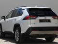 Toyota RAV4 Luxe+ 2022 года за 15 920 000 тг. в Астана – фото 2