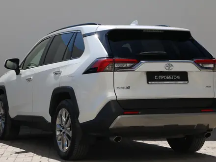 Toyota RAV4 Luxe+ 2022 года за 15 920 000 тг. в Астана – фото 2