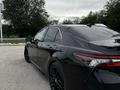 Toyota Camry 2022 года за 10 500 000 тг. в Актобе – фото 4