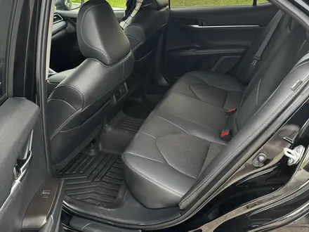 Toyota Camry 2022 года за 10 500 000 тг. в Актобе – фото 6