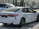 Toyota Camry 2018 года за 13 500 000 тг. в Алматы – фото 2