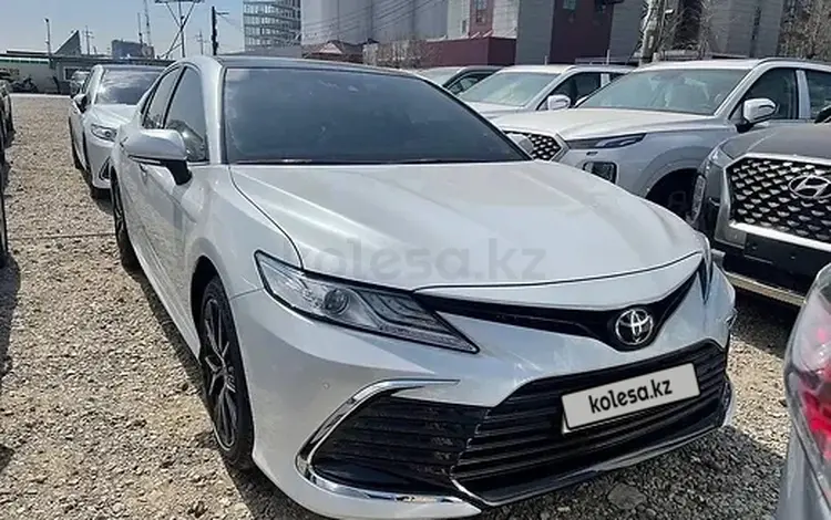 Toyota Camry 2021 года за 16 500 000 тг. в Атырау