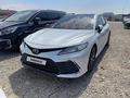 Toyota Camry 2021 года за 16 500 000 тг. в Атырау – фото 2