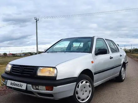 Volkswagen Vento 1993 года за 1 550 000 тг. в Атбасар – фото 2