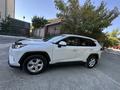 Toyota RAV4 2021 годаүшін15 100 000 тг. в Атырау – фото 4