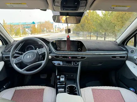 Hyundai Sonata 2021 года за 10 650 000 тг. в Актау – фото 2