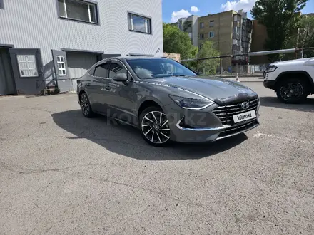 Hyundai Sonata 2023 года за 12 600 000 тг. в Караганда