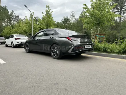 Hyundai Elantra 2023 года за 8 400 000 тг. в Алматы – фото 2