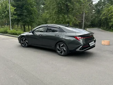 Hyundai Elantra 2023 года за 8 400 000 тг. в Алматы – фото 4